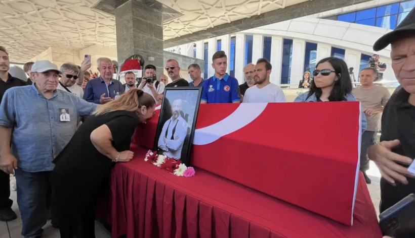 Oyuncu Serhat Kılıç Ankara'da son yolculuğuna uğurlandı! Cenazesine katılamayan rol arkadaşından acı dolu feryat - Resim: 3