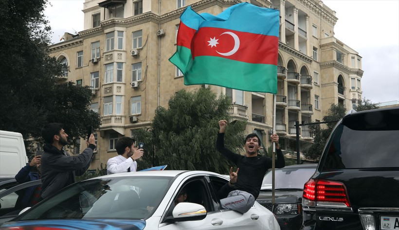 Azerbaycanlılar Şuşa'nın işgalden kurtarılışını coşkuyla kutladı - Resim: 1