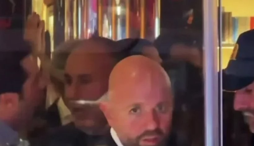 Ayrılık acısı kısa sürdü! Yasemin Ergene'den ayrılan İzzet Özilhan gecelere aktı... - Resim: 3