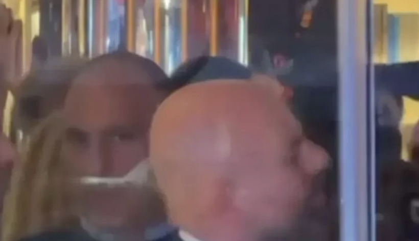 Ayrılık acısı kısa sürdü! Yasemin Ergene'den ayrılan İzzet Özilhan gecelere aktı... - Resim: 4