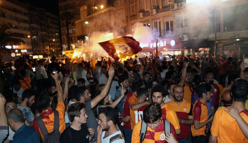 22. şampiyonluk geldi taraftar sokaklara döküldü - Resim: 2