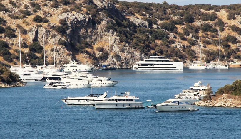 Rus milyarder 400 milyon dolarlık yatıyla 3 aydır Bodrum’da tatil yapıyor! İçinde yok yok - Resim: 4