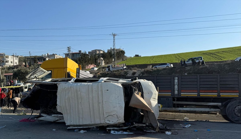 Hatay'da korkunç kaza! İşçi servisi tıra çarptı: Çok sayıda ölü ve yaralı var - Resim: 3