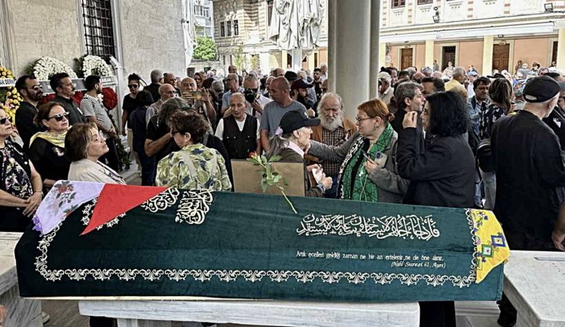 Usta sanatçı Gülsen Tuncer son yolculuğuna uğurlandı! 50 yıllık eşi acıdan kıvrandı... - Resim: 3