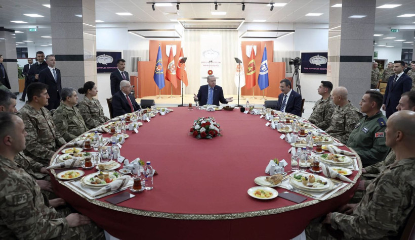 15 Temmuz şehidi Ömer Halisdemir'in kızı babası gibi "bordo bereli" oldu - Resim: 2