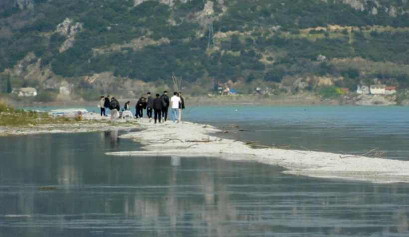 Eğirdir Gölü'nde doğal yürüyüş yolu oluştu! Turistler akın ediyor... - Resim: 4