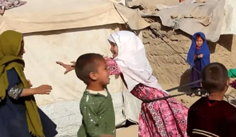 Makyaj yaptı 9 yaşındaki kız 55 yaşındaki adama satıldı! Ödeme koyun ve toprakla - Resim: 3