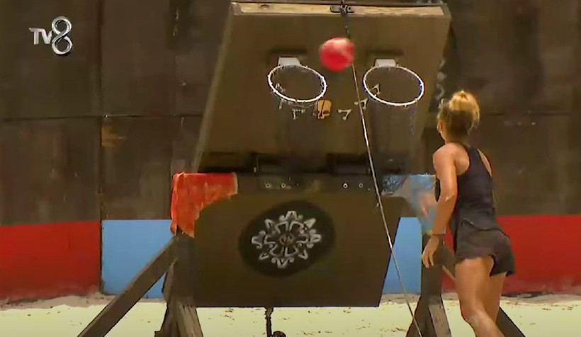 O lafı duyunca sinir küpüne döndü! Ayşe gözyaşlarına boğuldu: Survivor'da eleme adayı bakın kim? - Resim: 2