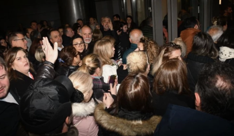 Gırgıriye Müzikali’nde yine kriz! Bu kez de kuyrukta kavga çıktı - Resim: 1