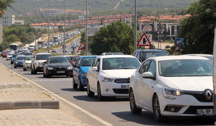 Tatil dönüşü Muğla civarında yoğun trafik oluştu - Resim: 1