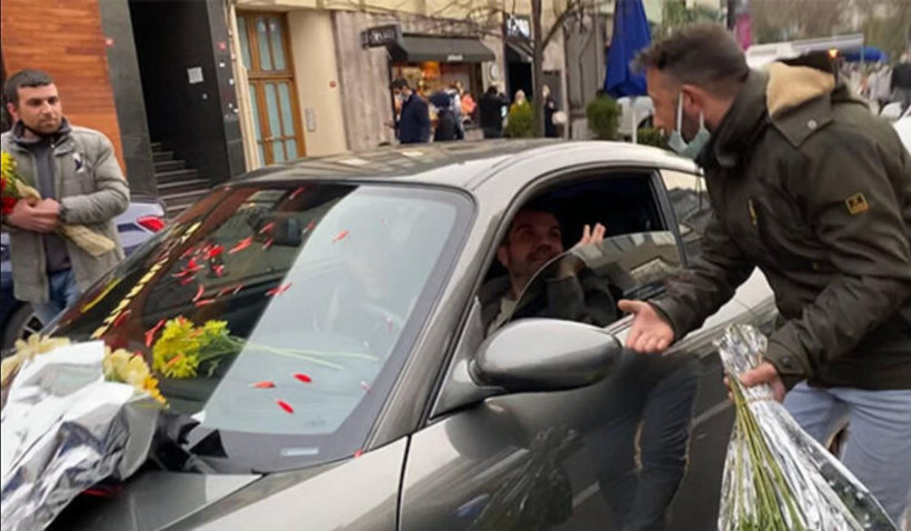 Beren Saat Kenan Doğulu'nun trafikte etrafları sarıldı! Bakın ne kadar bahşiş verdi - Resim: 3