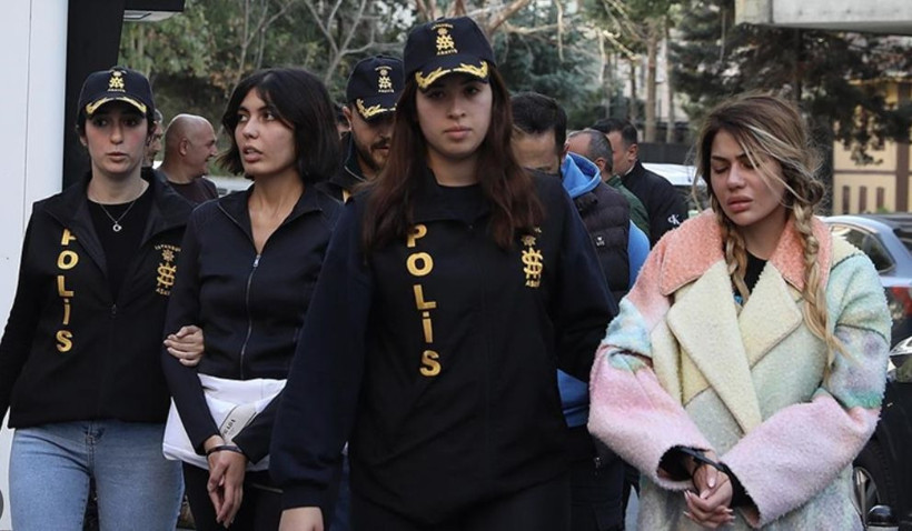 Kardeşi hapiste Nihal Candan tatilde! 24 yıla kadar hapsi isteniyordu, tatil paylaşımları gündem oldu: "Hani kapanıyordun?" - Resim: 1