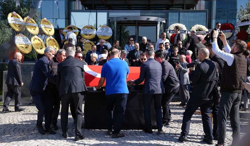 Güneri Cıvaoğlu son yolculuğuna uğurlandı! Usta gazetecinin vasiyetini eşi anlattı - Resim: 1