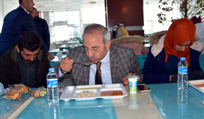 337 öğrenci yemekten zehirlenince öğretim görevli önlem alındı - Resim: 1