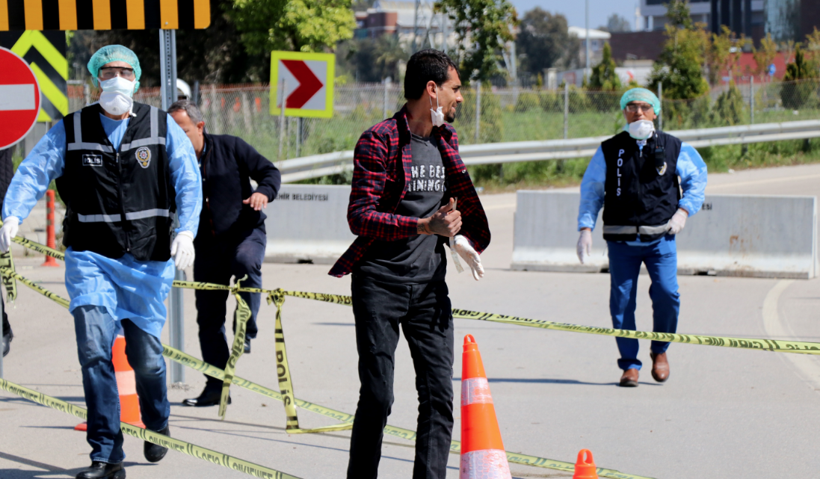 Koronavirüs testi pozitif çıktı, hastaneden kaçıp polislere dehşet yaşattı - Resim: 3