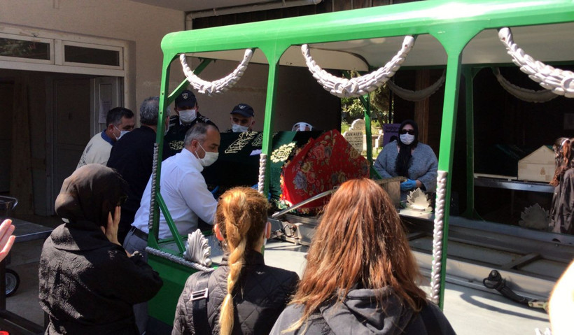 Ünlü modacı Nur Yerlitaş'ın cenazesi defnedildi Sibel Can detayı dikkat çekti - Resim: 1