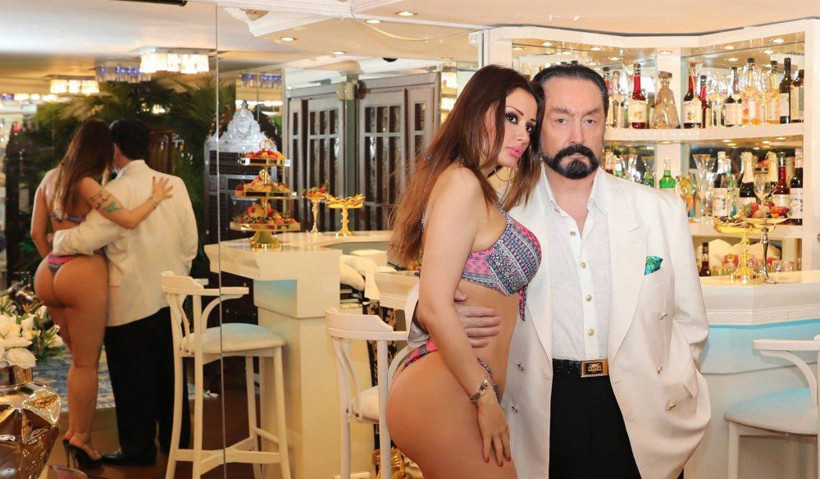 Adnan Oktar 13 yaşındaki çocuğa tecavüz etmiş! 'Annem beni süsleyip Adnan Oktar'a verdi' - Resim: 4