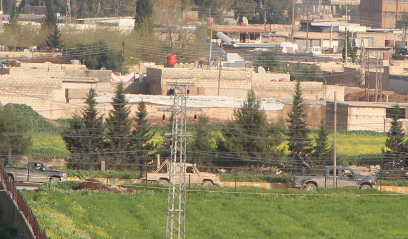 YPG'li teröristlerin Suriye'deki zırhlı konvoyu görüntülendi - Resim: 1