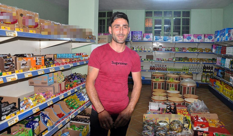 Manisa'da veresiye defterlerini satın alıp dar gelirliyi sevindiren vatandaş - Resim: 2