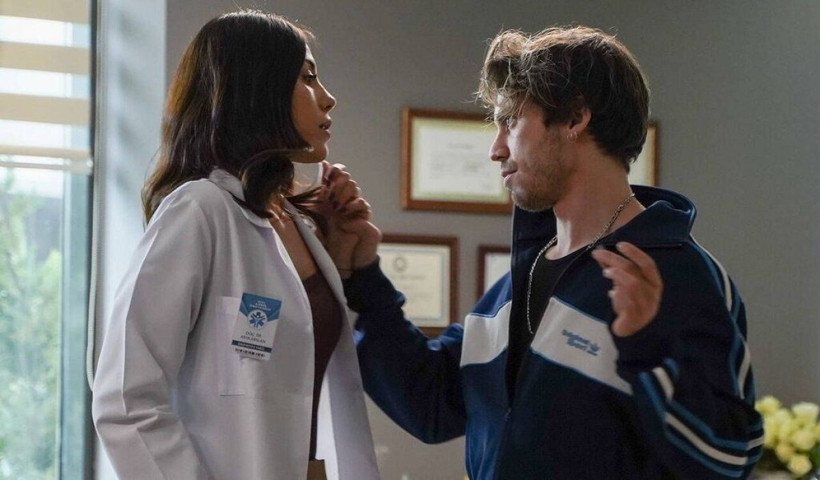 Sadakatsiz'in yıldızı Tarık Emir Tekin annesi Yasak Elma'nın başrolü Şevval Sam'la paylaştı - Resim: 1