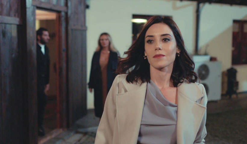 Kanunsuz Topraklar Sadakatsiz Masterchef Esra Erol Müge Anlı'ya fark attı! Reytingde zirve bakın kimin oldu - Resim: 1