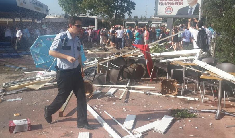 Kabataş'ta İETT otobüsü durağa daldı! - Resim: 4