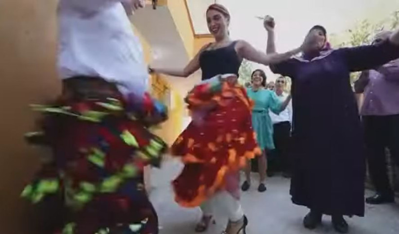 Zuhal Topal'dan Tv8'deki Yemekteyiz programında köçek dansı - Resim: 2