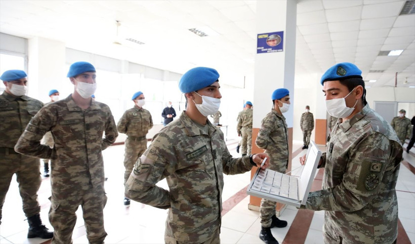 Milli Savunma Bakanı Hulusi Akar ve TSK'nın komuta kademesinden sınır hattında bayram - Resim: 4