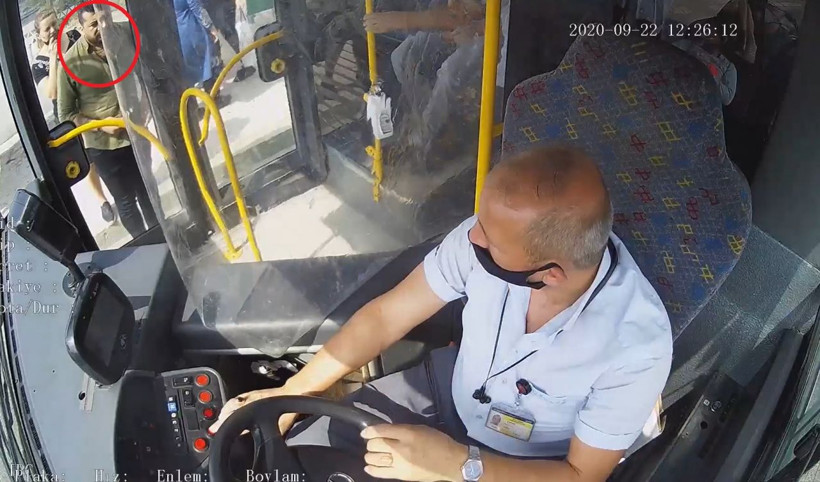 Kanı durağın her yerine sıçradı Bursa'da maske tartışmasında dehşet - Resim: 1