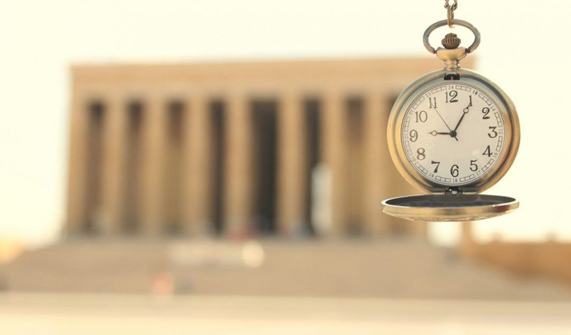 Saat 9'u 5 geçe hayat bir dakikalığına durdu! Türkiye Atasına saygısını sundu - Resim: 1