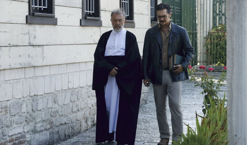 Çağatay Ulusoy'un bir özelliği daha ortaya çıktı! Rolü için ebru dersi aldı... - Resim: 4