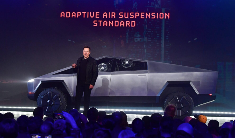 Elon Musk Cybertruck’ı tanıttı! Kırılmaz dediği cam kırılınca düzeltiriz deyip geçiştirdi - Resim: 2