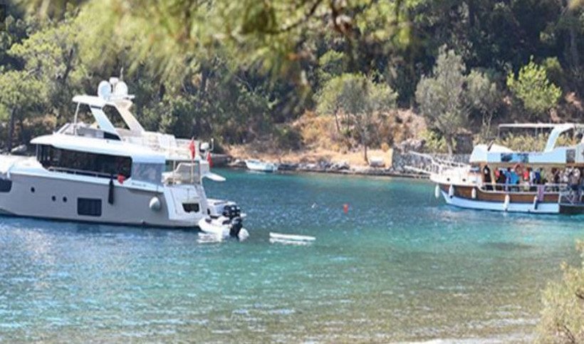 Şahan Gökbakar Marmaris'te lüks evinin önündeki denizi sahiplendi - Resim: 4