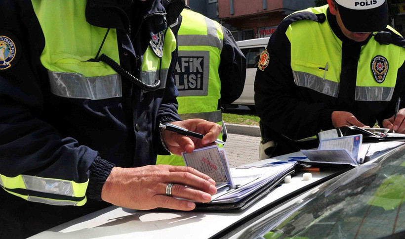 Trafikte bunları yapan yandı! Drift atmak 30 bin, alkollü araç kullanma 13 bin, radar cezası bin 500 TL - Resim: 3