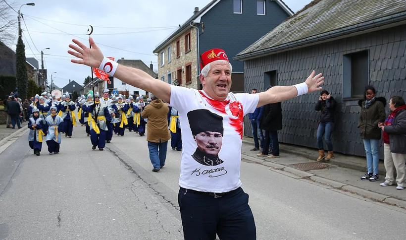 Burada Türk yok fakat her yıl böyle kutlama yapıyorlar - Resim: 2