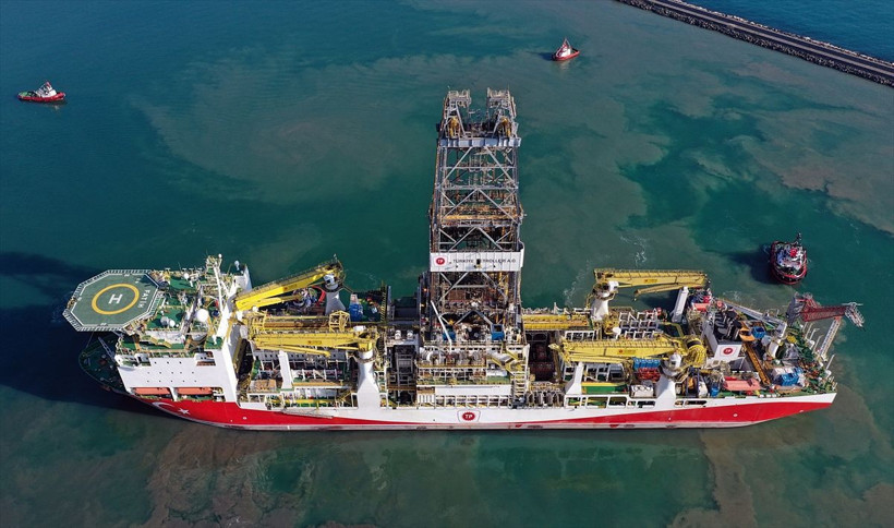 Türkiye'nin ilk yerli sondaj gemisi 'Fatih' Trabzon Limanı'ndan ayrıldı - Resim: 4