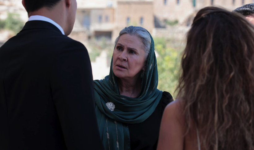 Uzak Şehir'in Sadakat'i Gonca Cilasun pozlarıyla herkesi dumura uğrattı! Derin dekoltesi 'yok artık' dedirtti! - Resim: 4