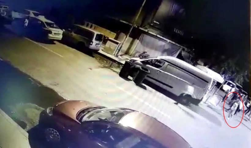 Arka Sokaklar dizisinin Mesut'u Şevket Çoruh'a saldırıda kaçmaya çalıştığı anlar - Resim: 2