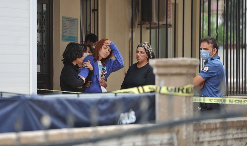 Antalya'da balkondan düşen 53 yaşındaki kadın öldü! Acı haberi alanlar kahroldu - Resim: 1