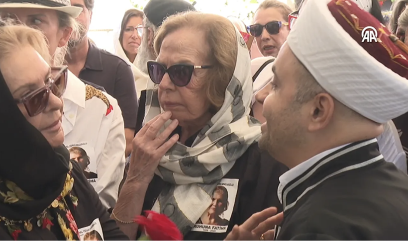 Ünlü ismin cenazesinde ‘saf’ krizi! Oğlu imama karşı çıktı - Resim: 4