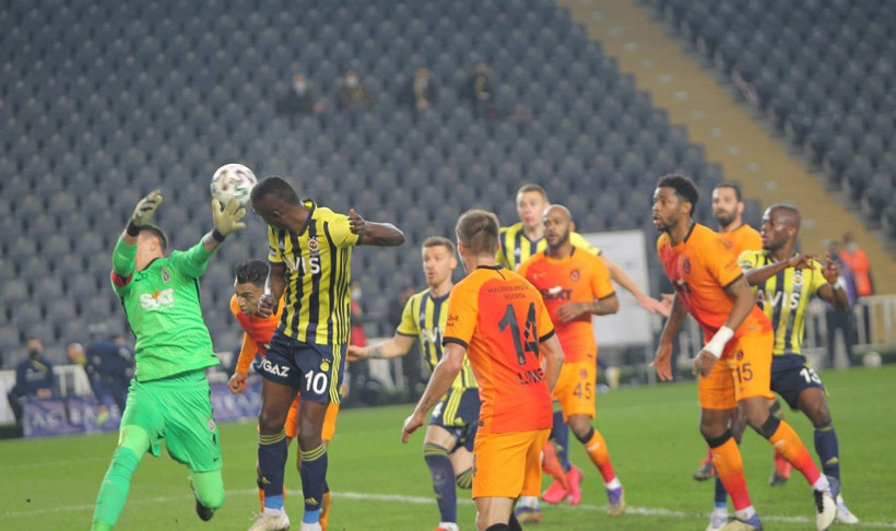 Galatasaraylılar 'Mesut olduk' diyor Fenerbahçeliler Cüneyt Çakır'a tepkili - Resim: 2