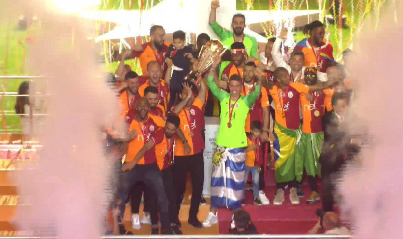 Galatasaray kupasına kavuştu! 22. şampiyonluğun inanılmaz coşkusu - Resim: 1