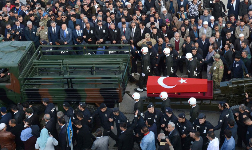 Şehit piyade er Sezai Eşkioğlu'nun cenazesinde hoşa gitmeyen manzara - Resim: 2