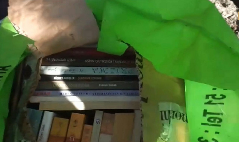 Antalya'da ormanlık alanda gömülü 31 çuval FETÖ materyali bulundu - Resim: 3