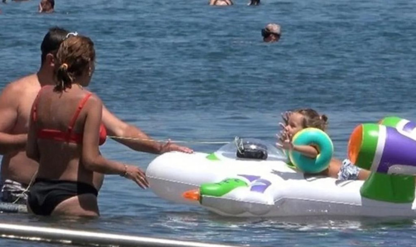 İkinci bebeğini bekleyen Seda Bakan halk plajında görüntülendi - Resim: 1