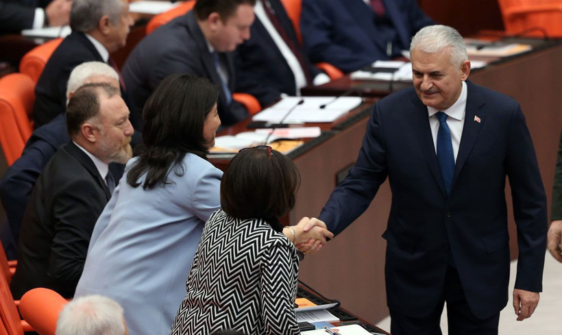 Devlet Bahçeli TBMM'de HDP'li Pervin Buldan ve Sezai Temelli'yle tokalaştı - Resim: 2