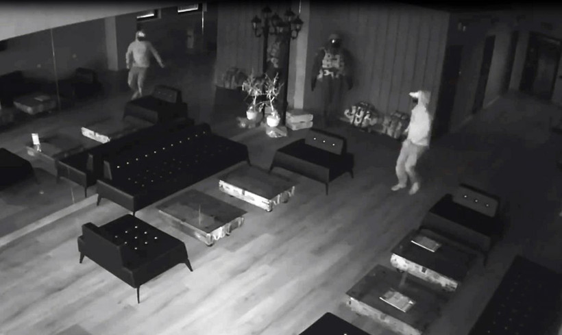 Antalya'da aynada kendisinden korkan hırsız panikle kaçtı - Resim: 2