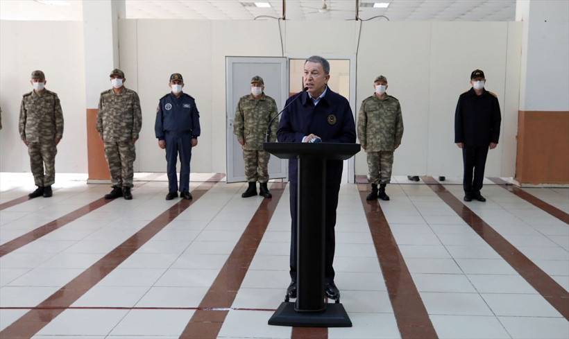 Milli Savunma Bakanı Hulusi Akar ve TSK'nın komuta kademesinden sınır hattında bayram - Resim: 2