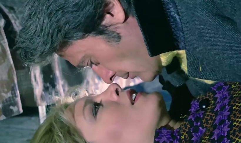 Emel Sayın çıplak halde Cüneyt Arkın ile yatakta! Sinemayı bıraktıran sahneyi ilk kez anlattı - Resim: 4