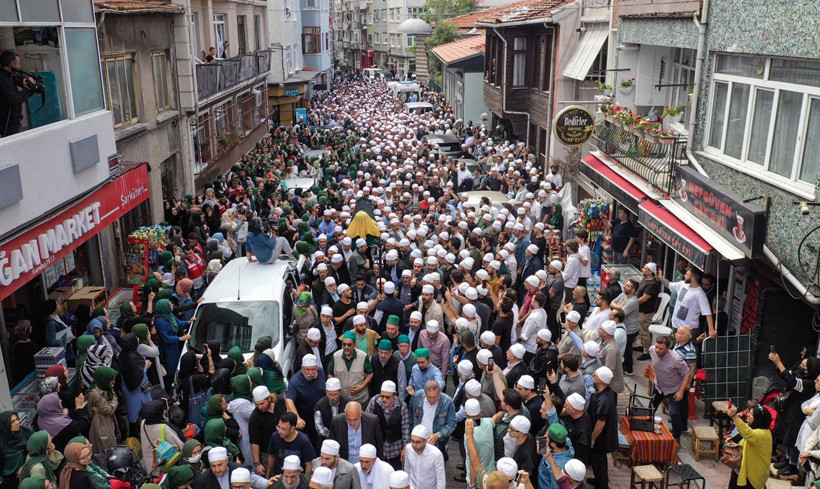 Ömer Tuğrul İnançer ebediyete uğurlandı sevenleri yalnız bırakmadı - Resim: 3